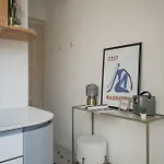 Appartement New! Mini-designer Rooftop Ac & Garden, Castle!
