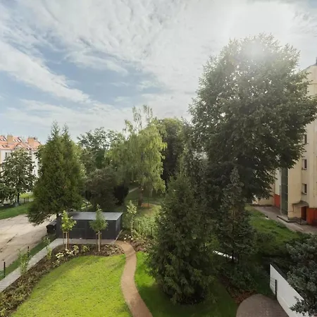 New! Mini-designer Rooftop Ac & Garden, Castle! Apartment *