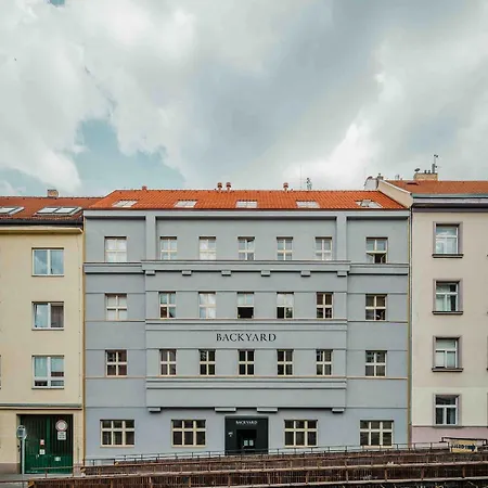 New! Mini-designer Rooftop Ac & Garden, Castle! Apartment