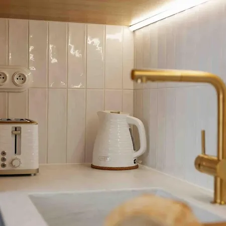 New! Mini-designer Rooftop Ac & Garden, Castle! Apartment Prague