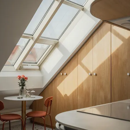 New! Mini-designer Rooftop Ac & Garden, Castle! Apartment Prague