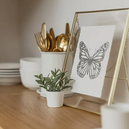 New! Mini-designer Rooftop Ac & Garden, Castle! Apartamento