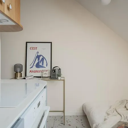 Daire New! Mini-designer Rooftop Ac & Garden, Castle!